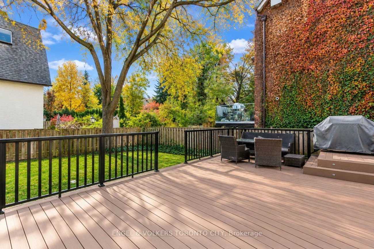 55, Elderwood, Forest Hill South, Toronto