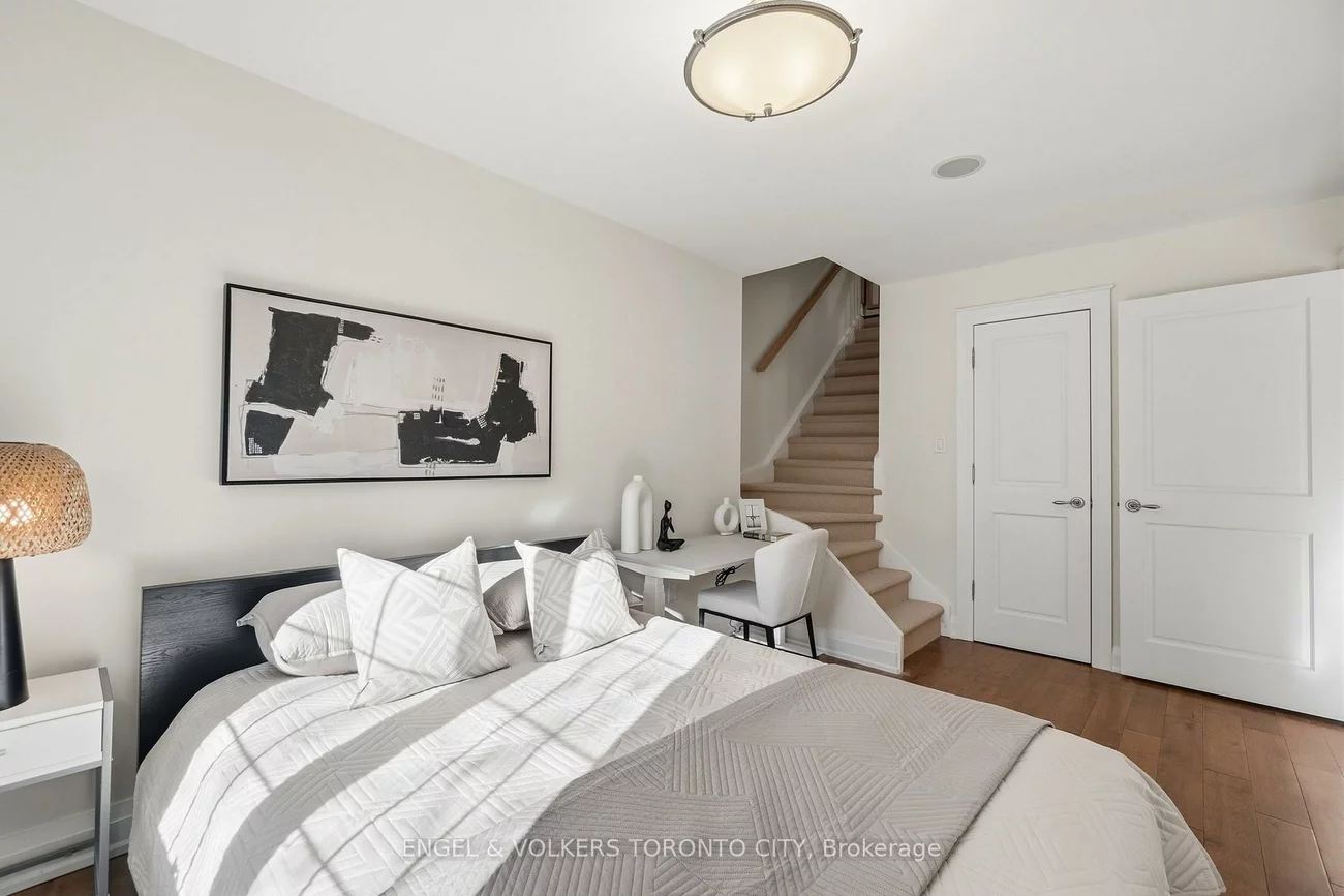 55, Elderwood, Forest Hill South, Toronto