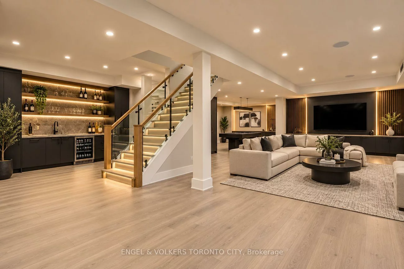 55, Elderwood, Forest Hill South, Toronto