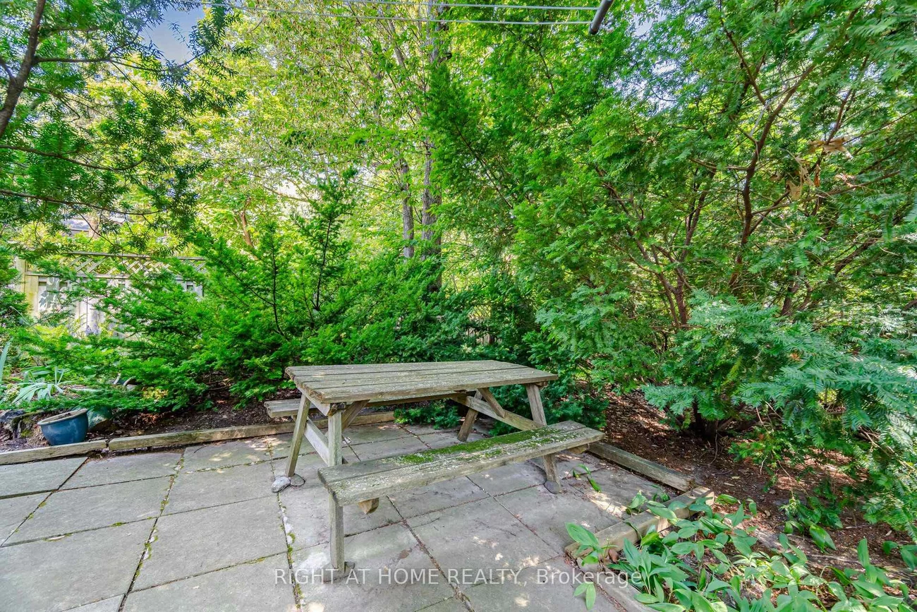 9, Saguenay, Bedford Park-Nortown, Toronto