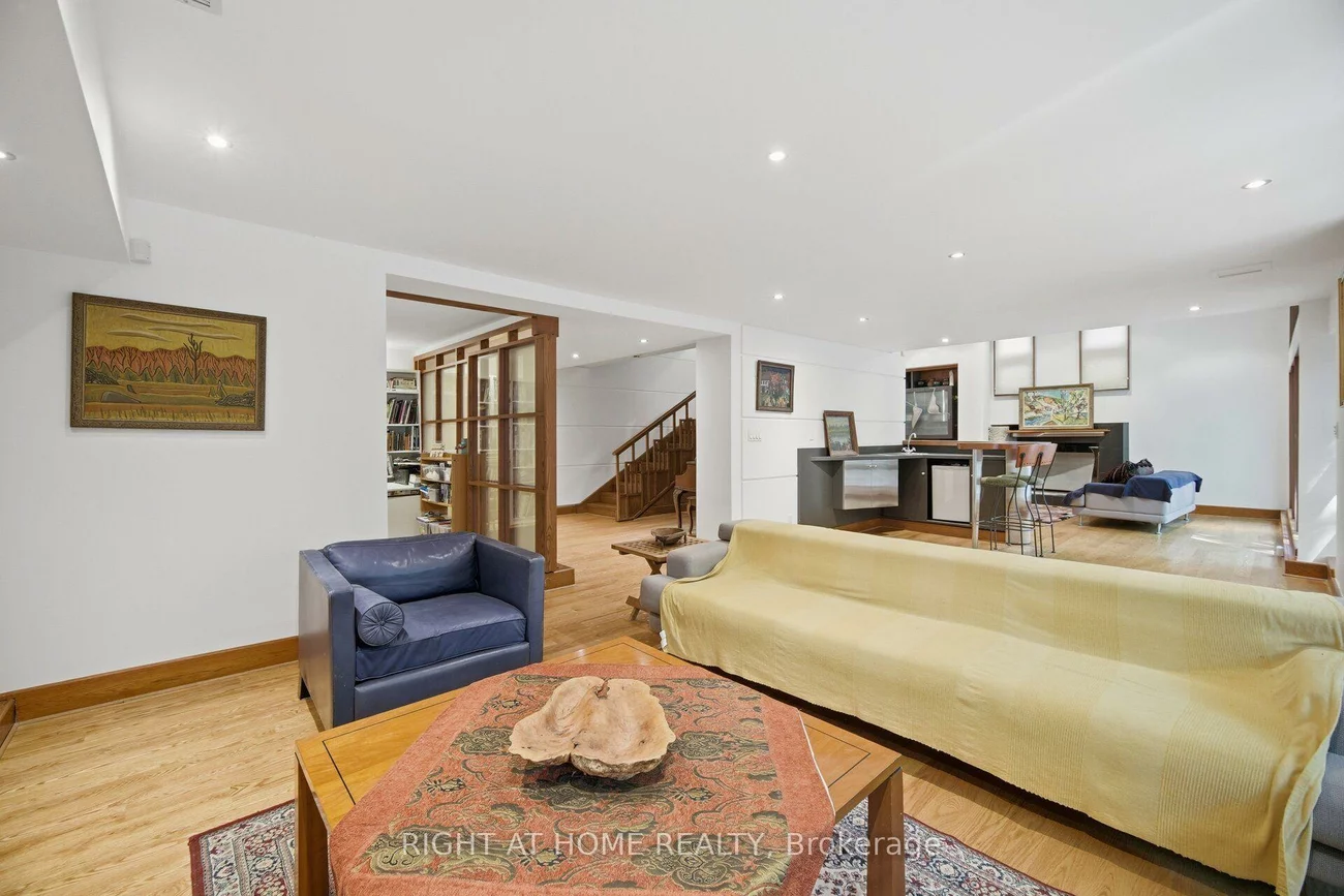 9, Saguenay, Bedford Park-Nortown, Toronto