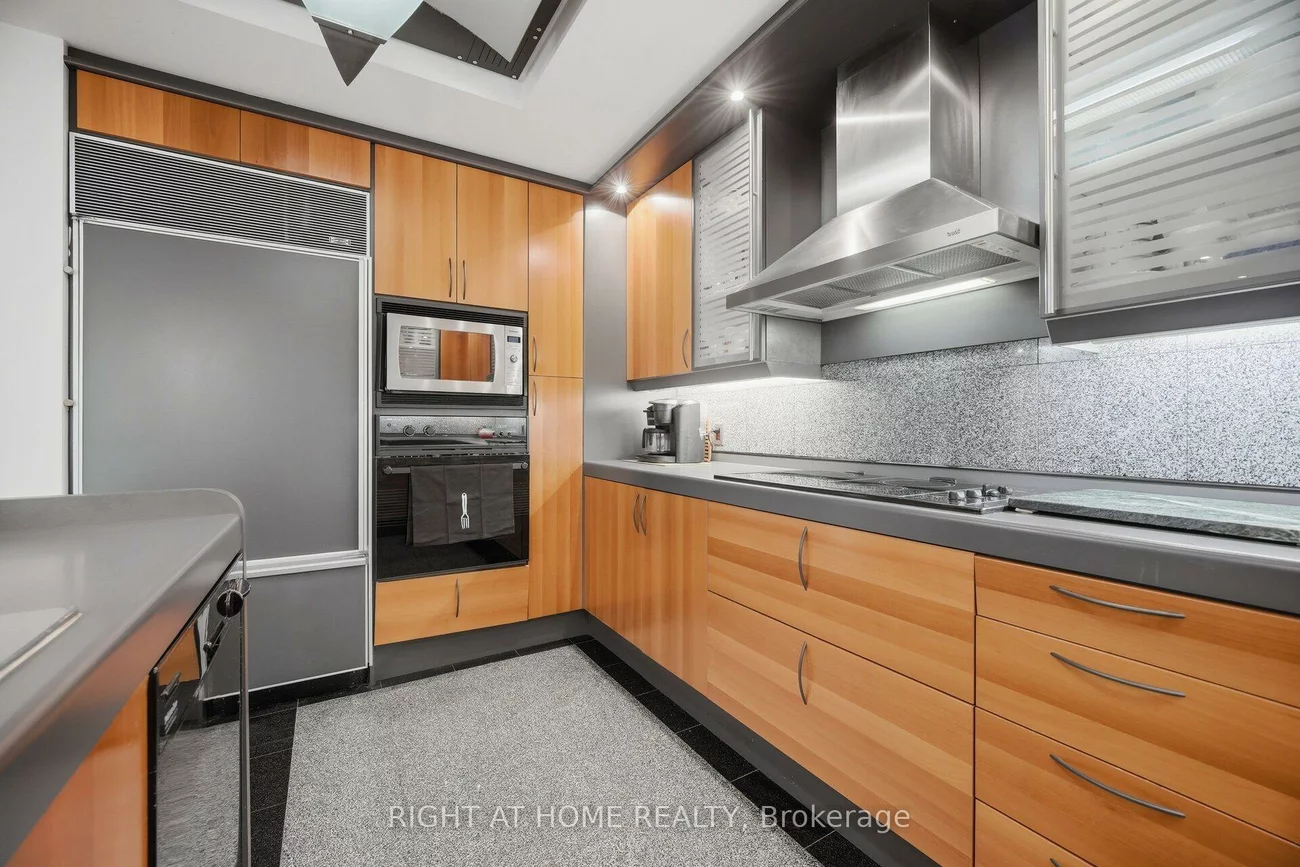 9, Saguenay, Bedford Park-Nortown, Toronto