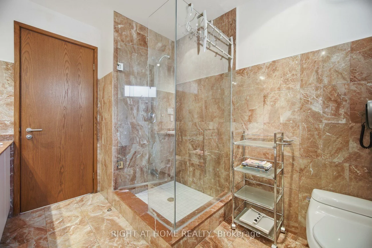 9, Saguenay, Bedford Park-Nortown, Toronto