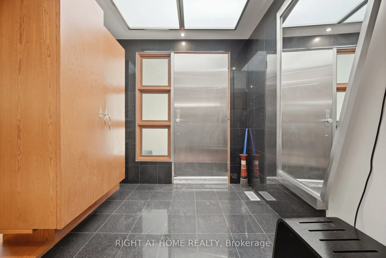 9, Saguenay, Bedford Park-Nortown, Toronto