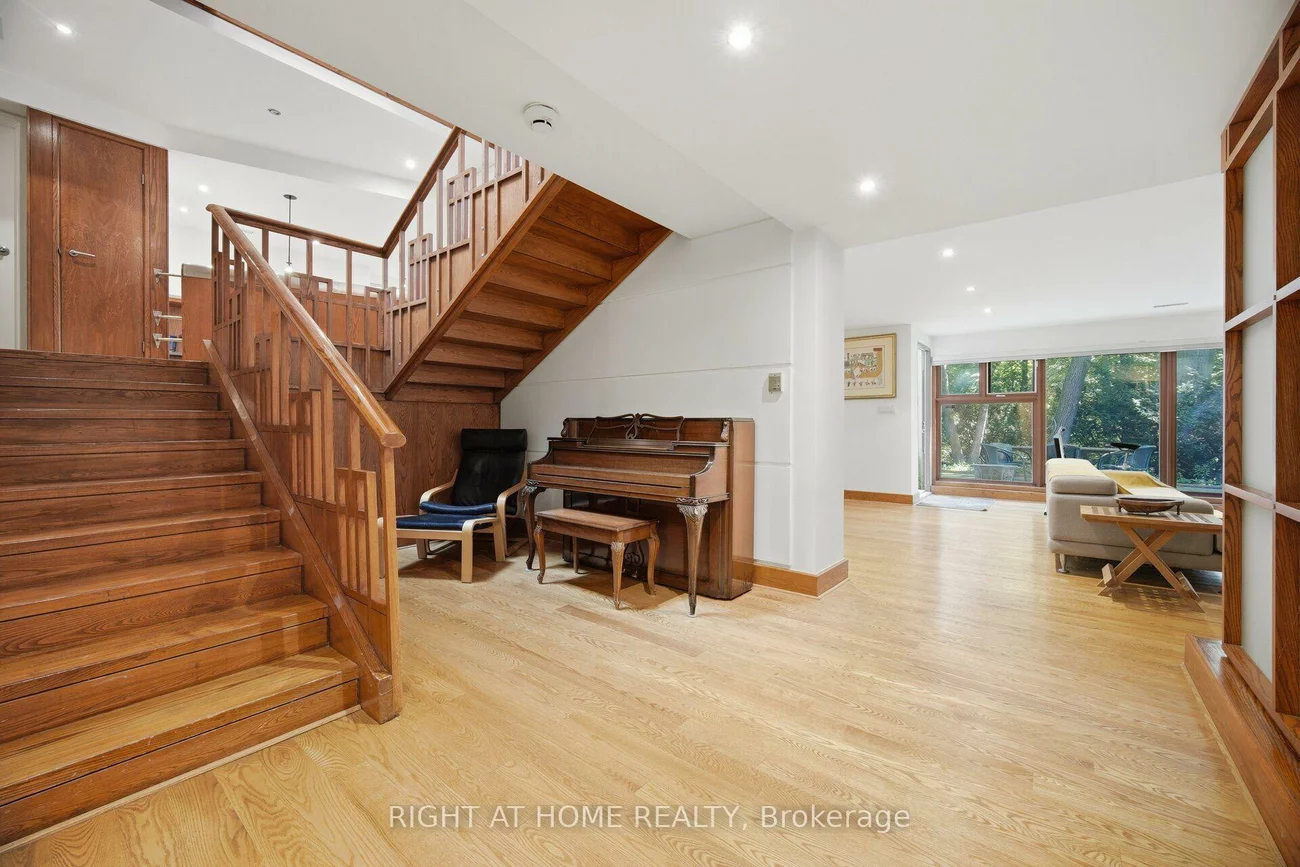 9, Saguenay, Bedford Park-Nortown, Toronto