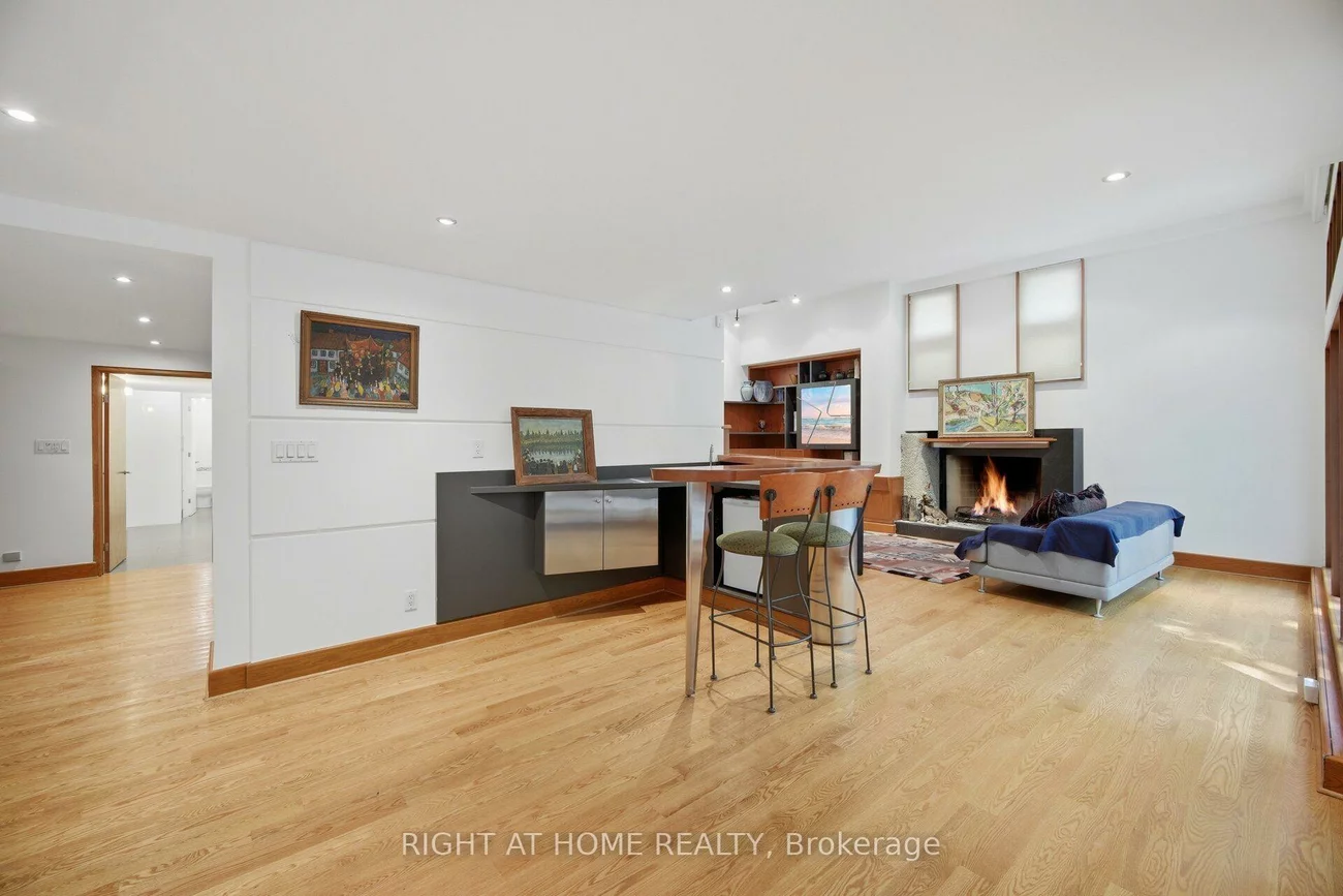 9, Saguenay, Bedford Park-Nortown, Toronto