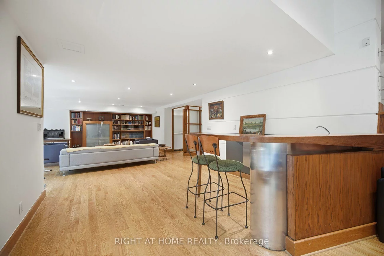 9, Saguenay, Bedford Park-Nortown, Toronto