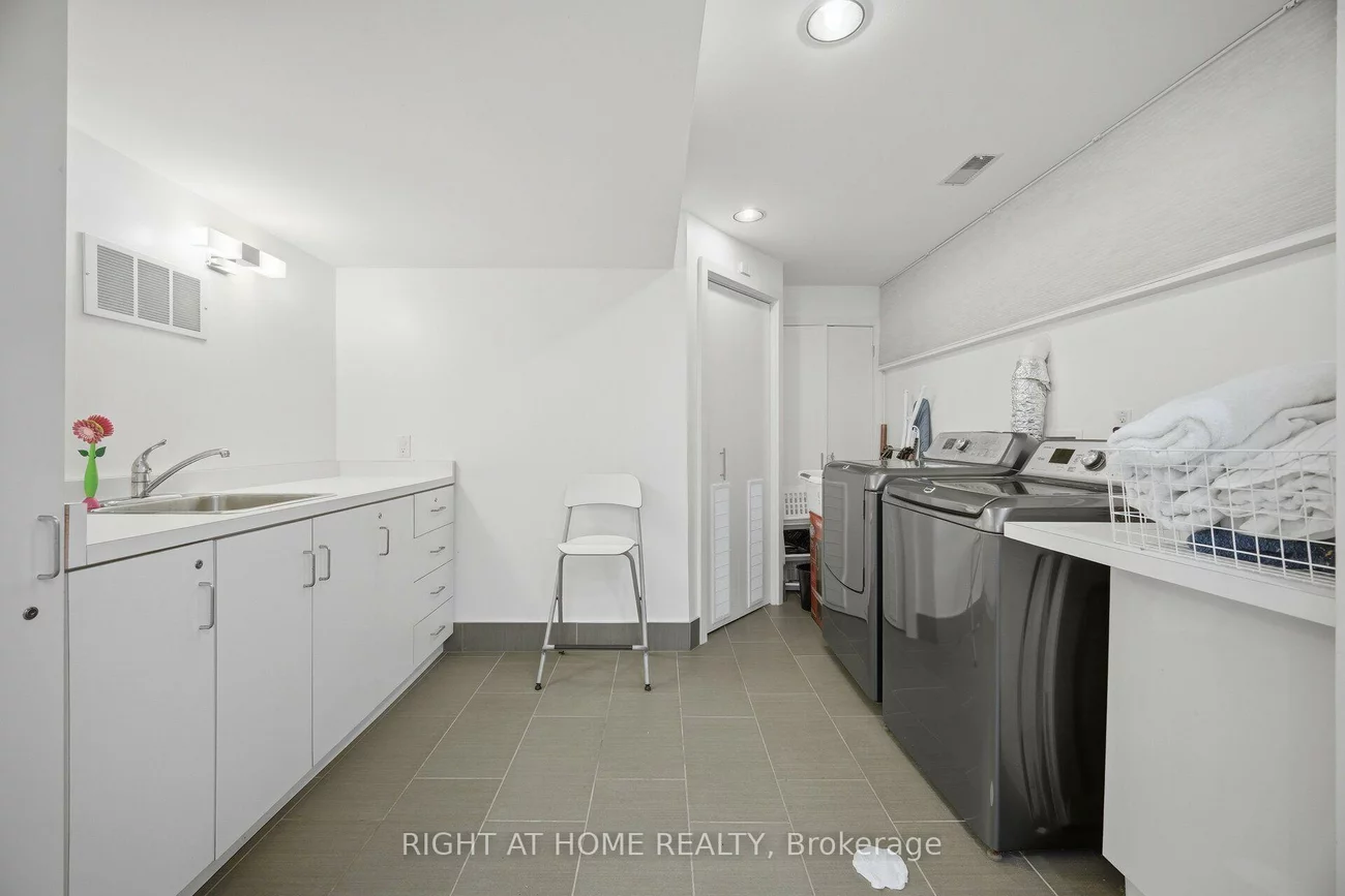 9, Saguenay, Bedford Park-Nortown, Toronto