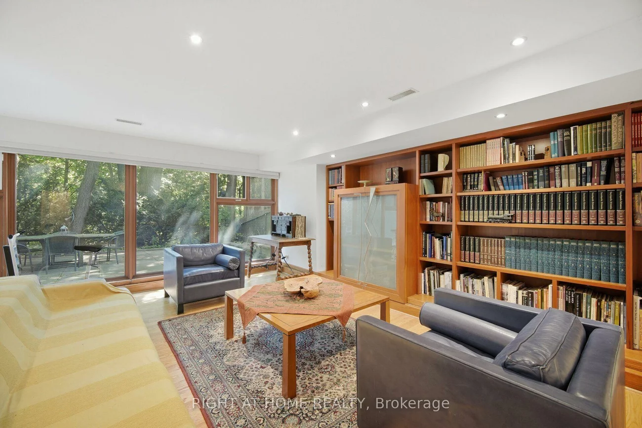 9, Saguenay, Bedford Park-Nortown, Toronto