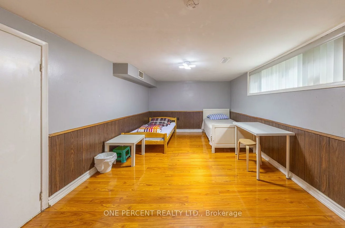 17, Savarin, Eglinton East, Toronto