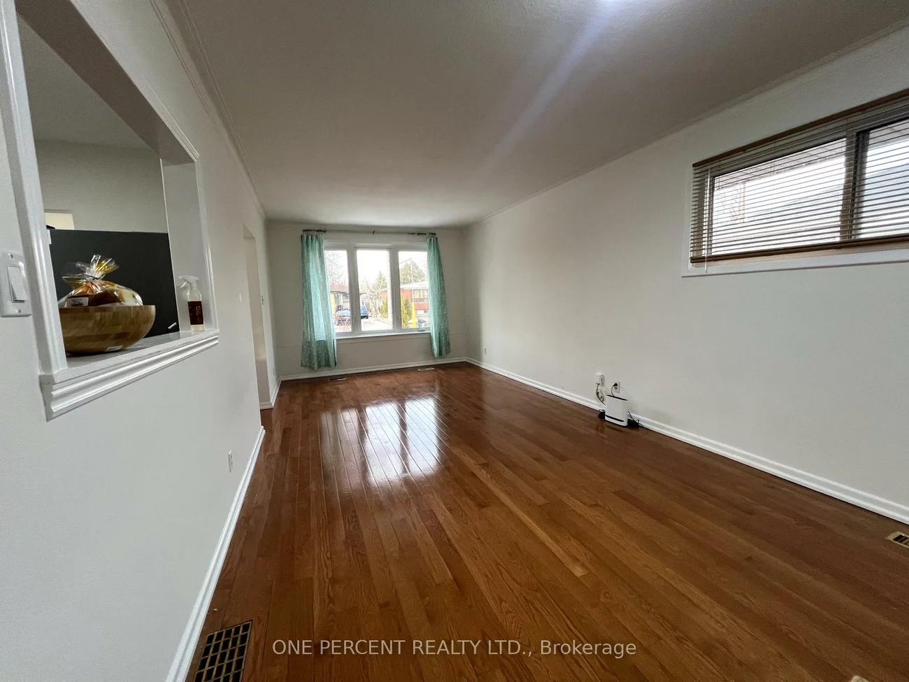 17, Savarin, Eglinton East, Toronto