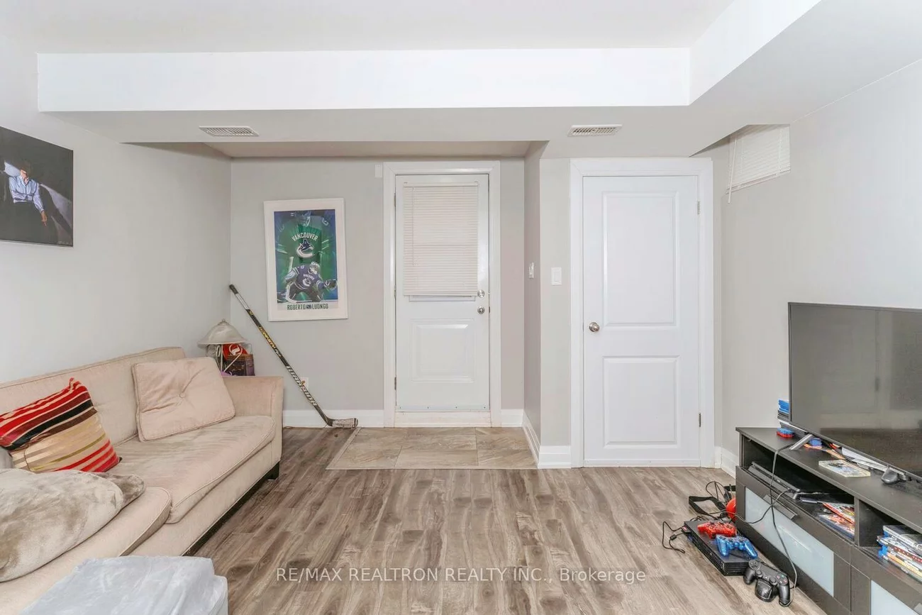 2833, St. Clair, O'Connor-Parkview, Toronto