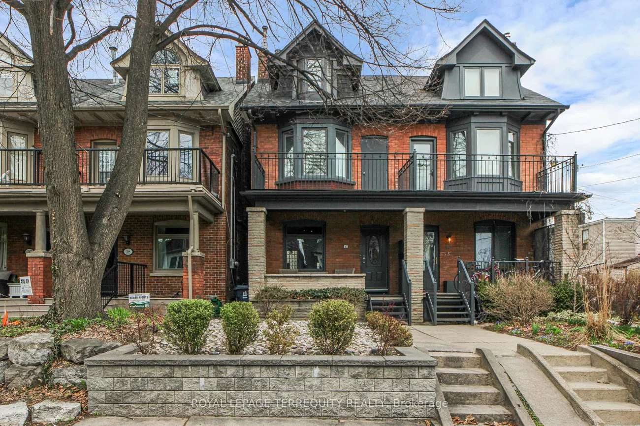 40, Strathcona, North Riverdale, Toronto