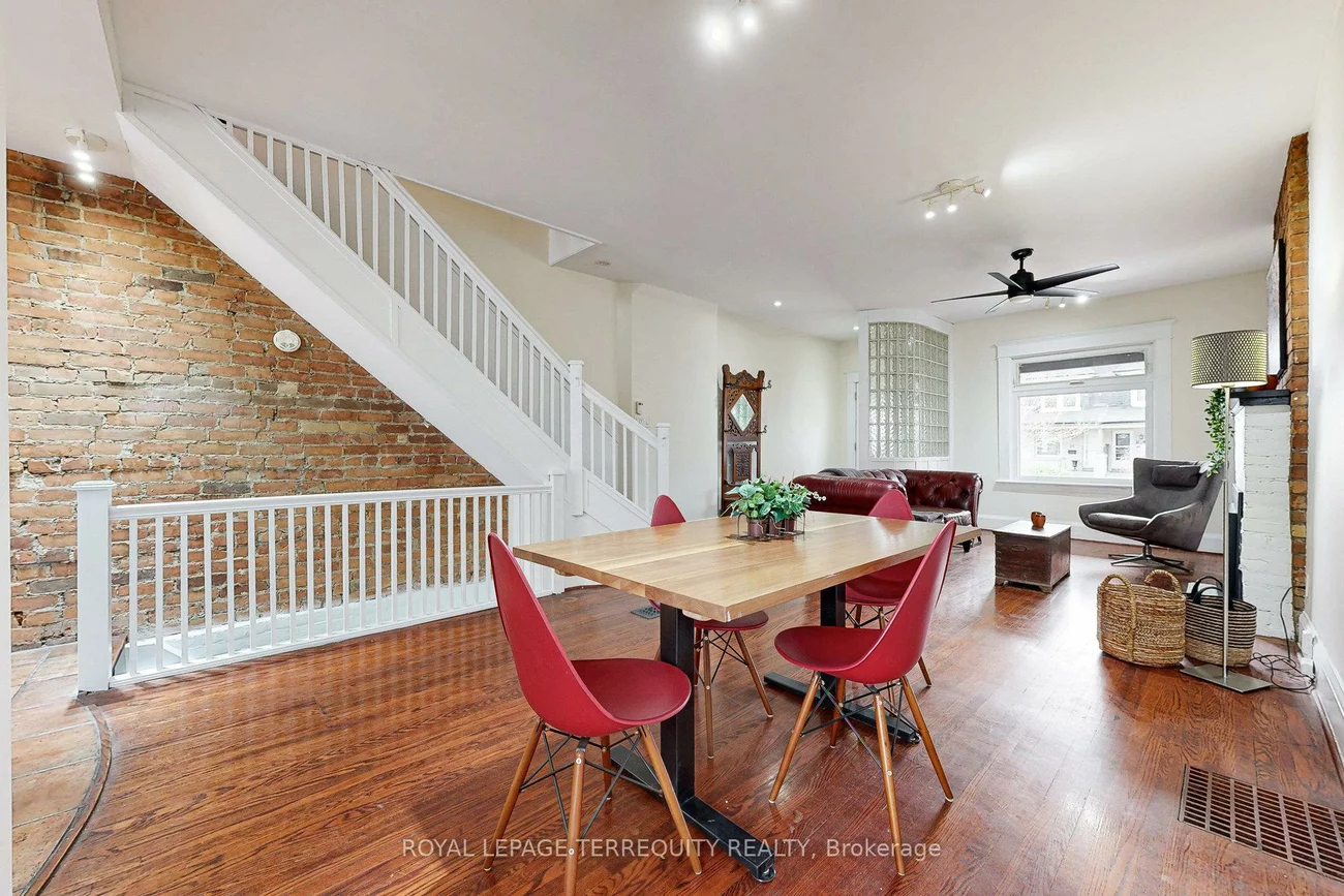 40, Strathcona, North Riverdale, Toronto