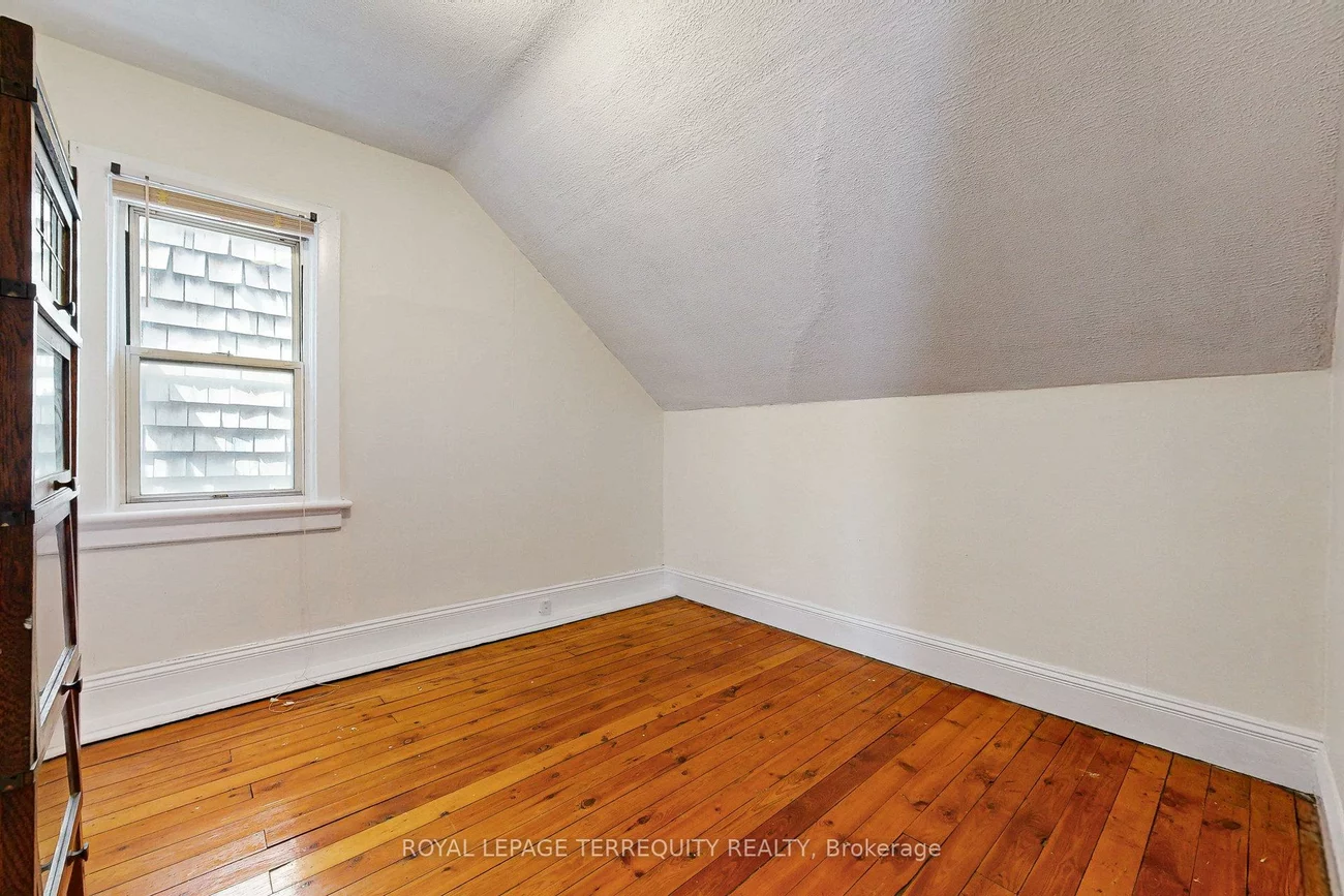 40, Strathcona, North Riverdale, Toronto