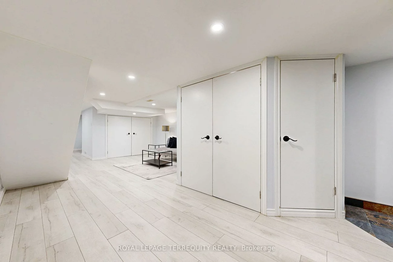 40, Strathcona, North Riverdale, Toronto
