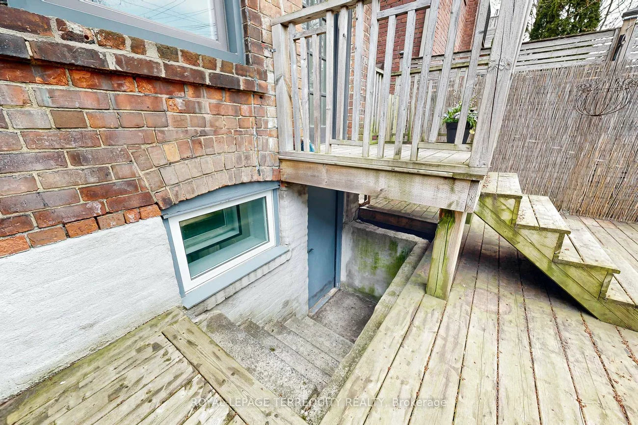 40, Strathcona, North Riverdale, Toronto