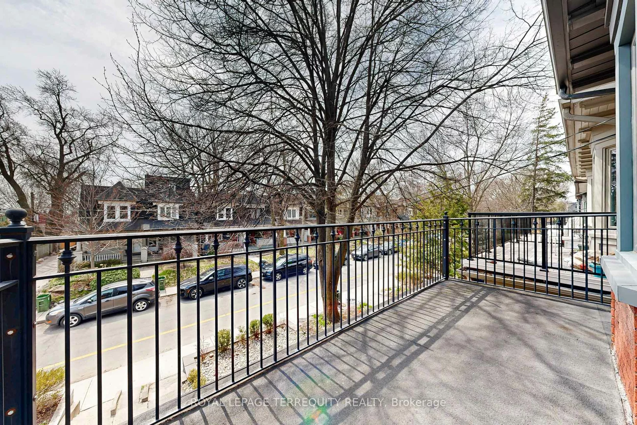 40, Strathcona, North Riverdale, Toronto