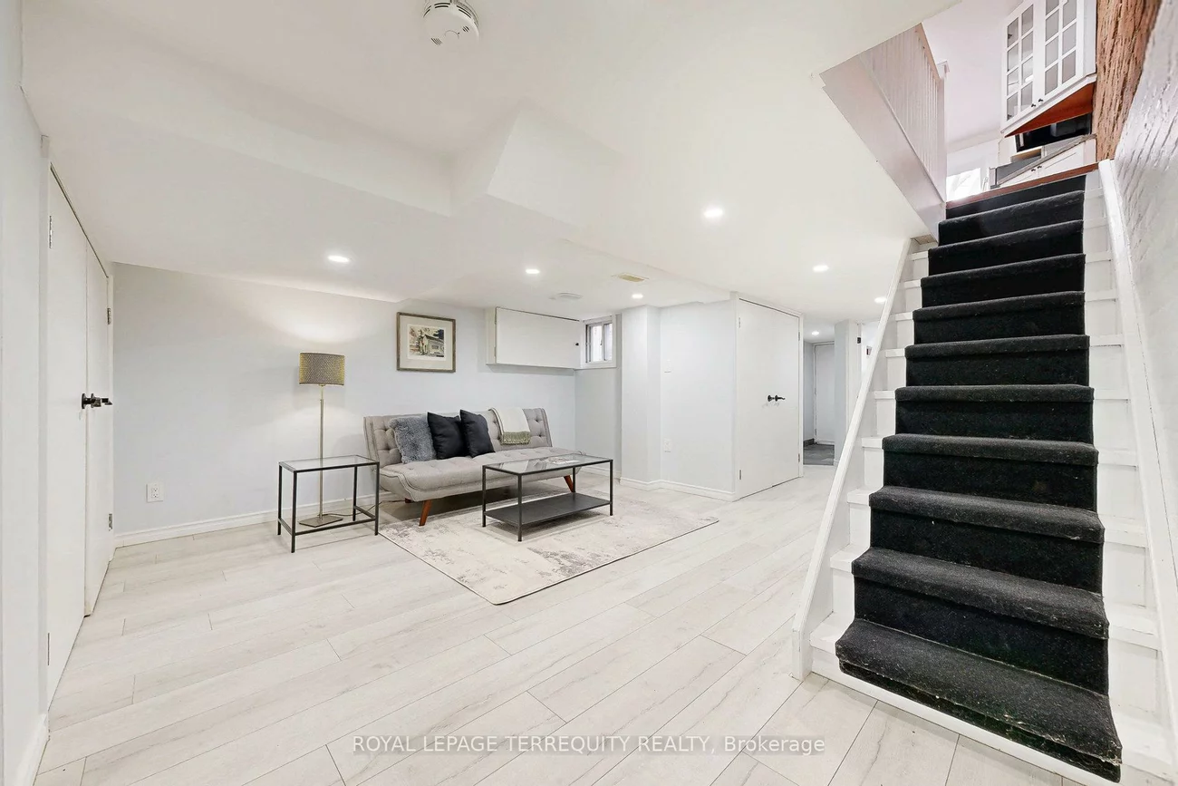 40, Strathcona, North Riverdale, Toronto