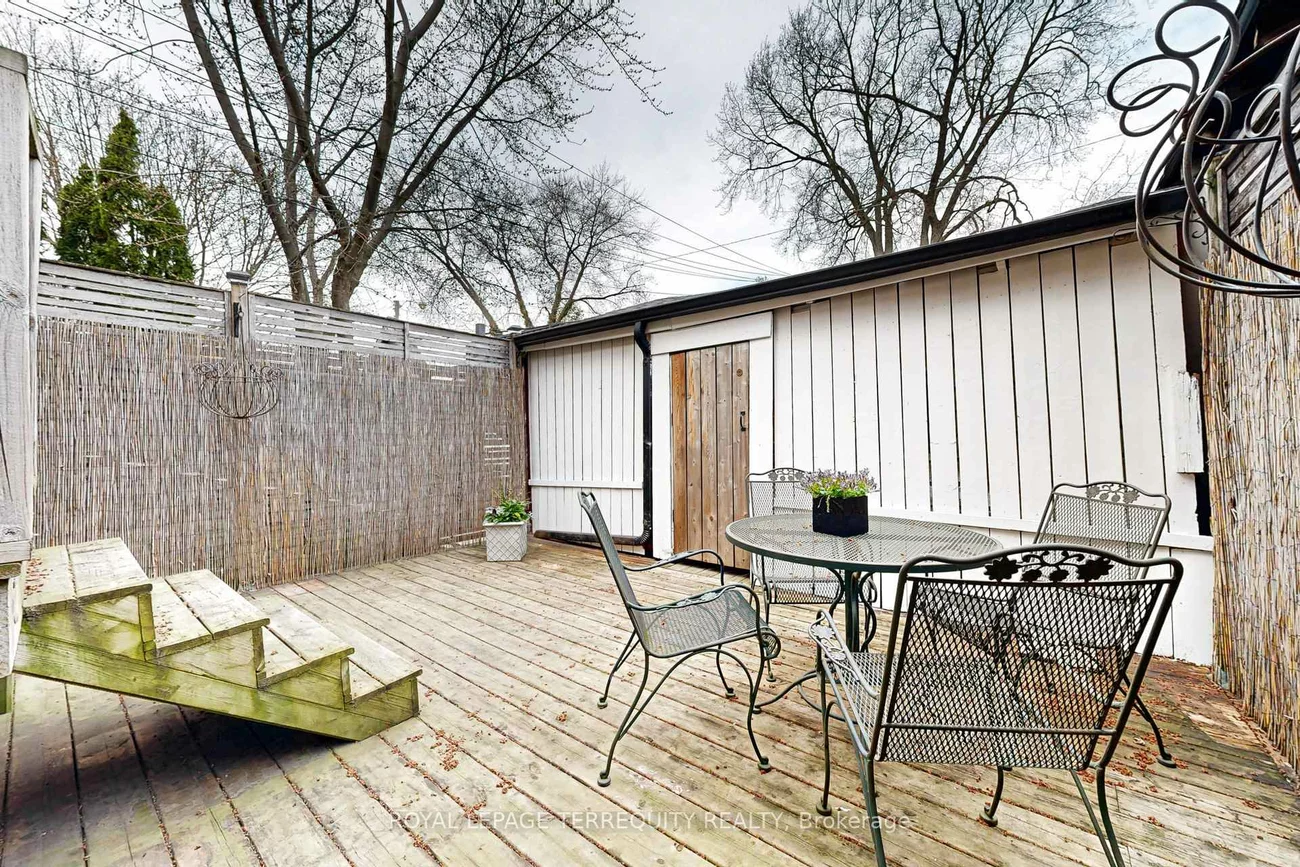40, Strathcona, North Riverdale, Toronto