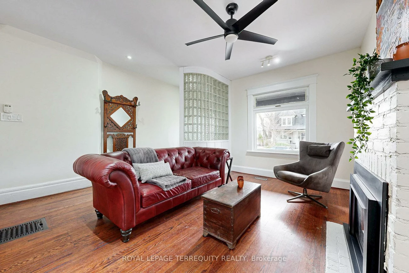 40, Strathcona, North Riverdale, Toronto