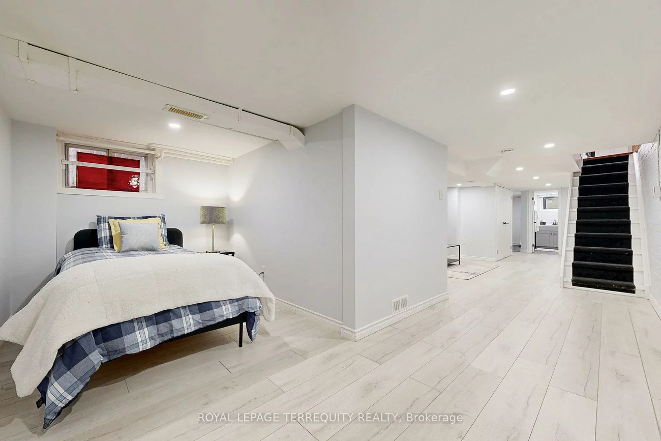 40, Strathcona, North Riverdale, Toronto
