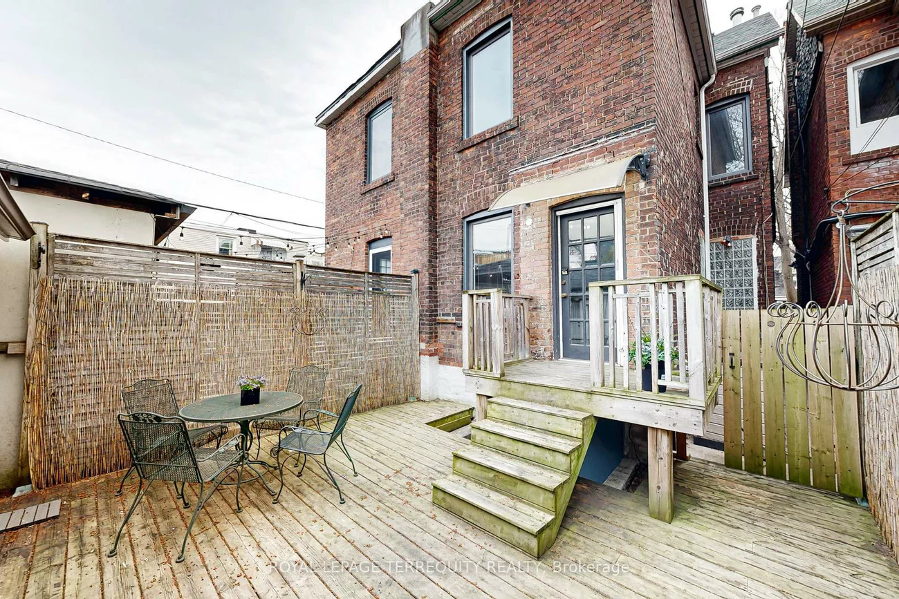40, Strathcona, North Riverdale, Toronto