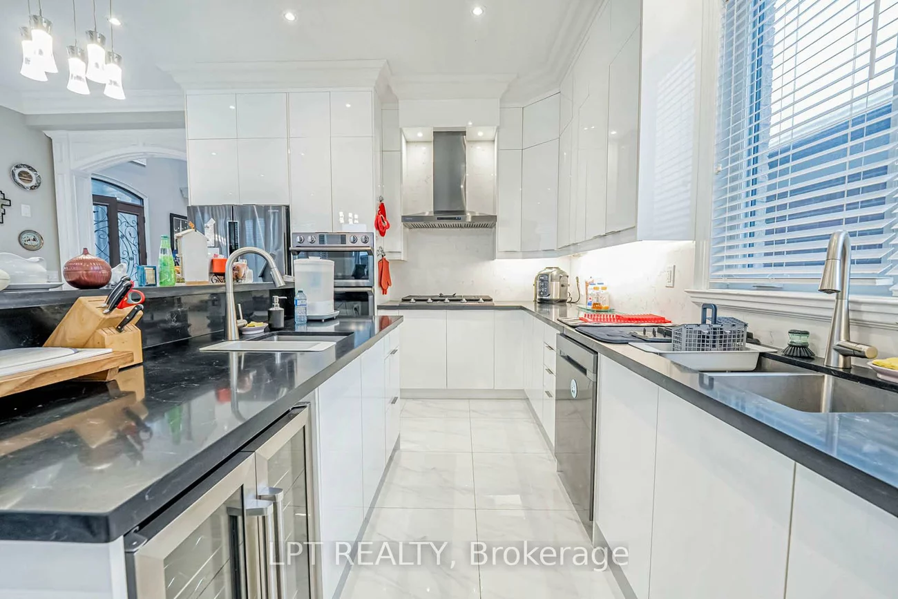 386, Kennedy, Clairlea-Birchmount, Toronto