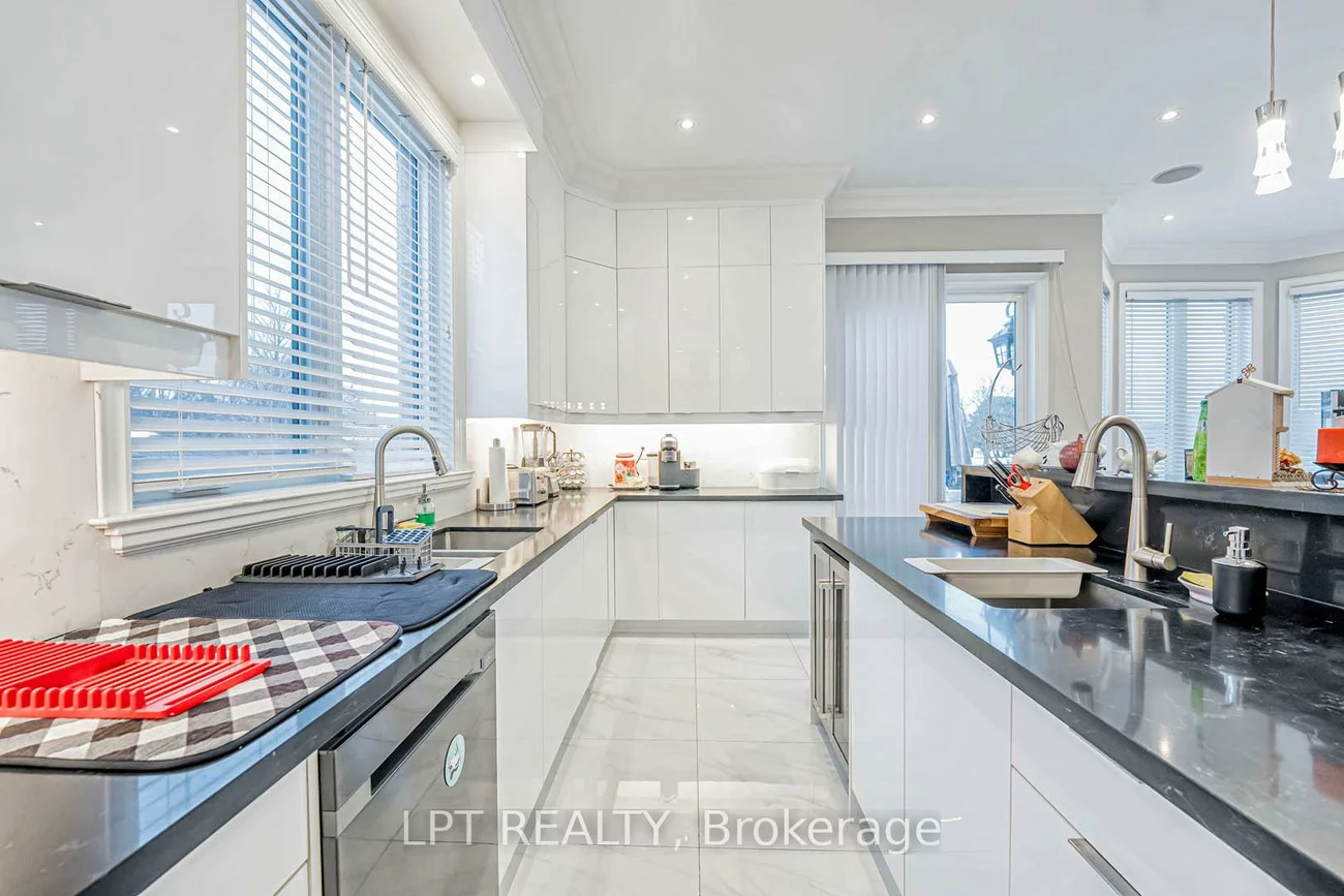 386, Kennedy, Clairlea-Birchmount, Toronto