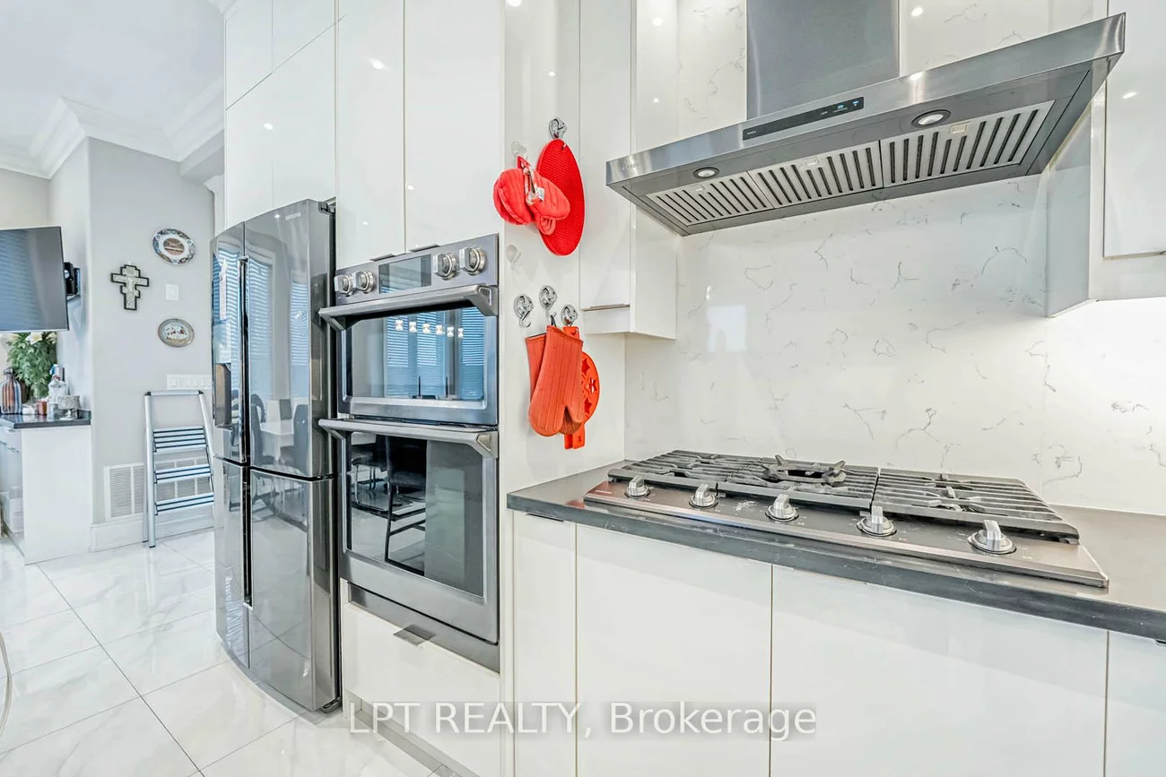 386, Kennedy, Clairlea-Birchmount, Toronto