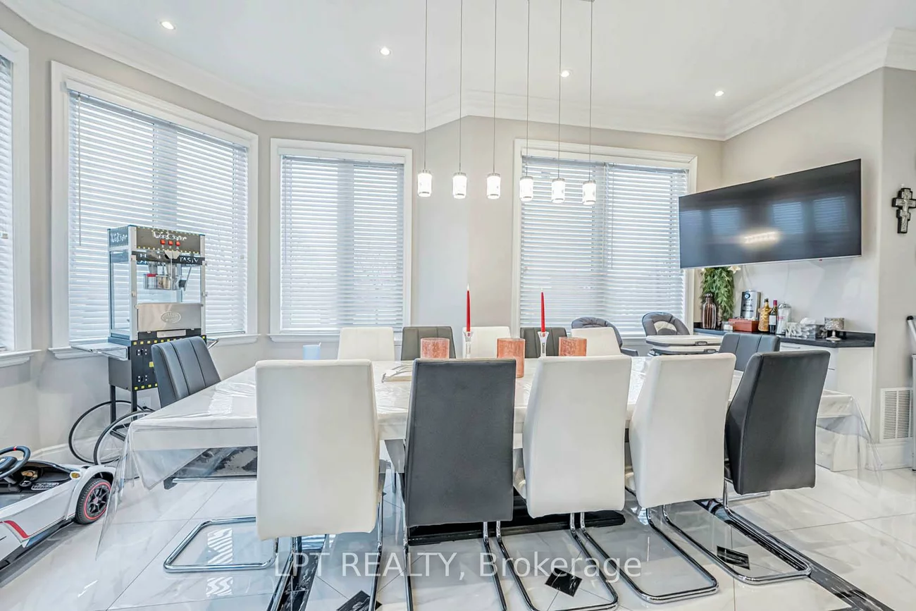 386, Kennedy, Clairlea-Birchmount, Toronto