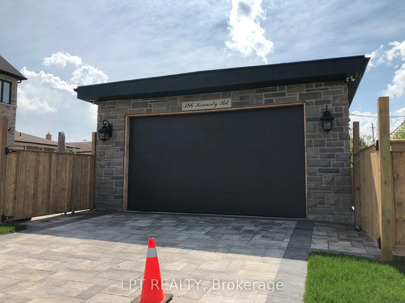 386, Kennedy, Clairlea-Birchmount, Toronto