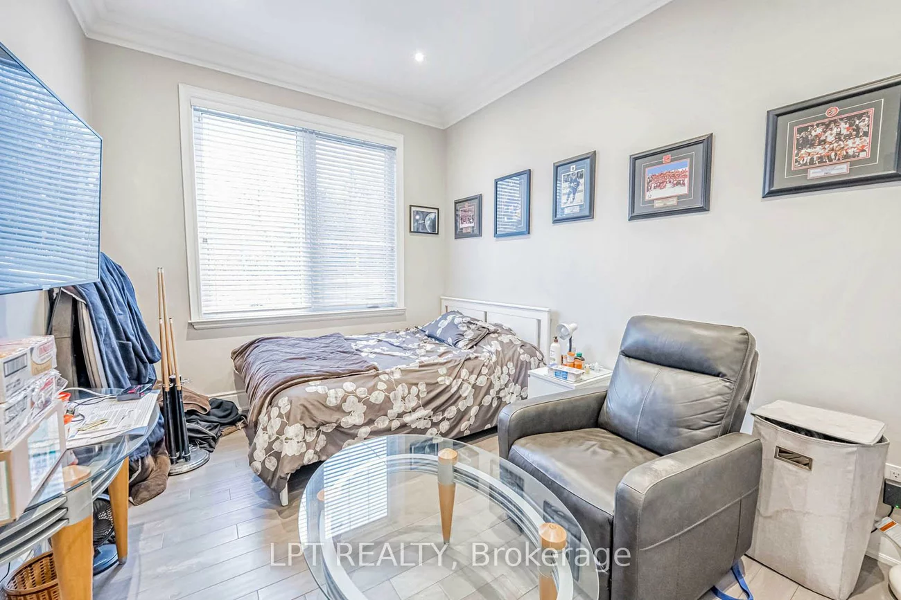386, Kennedy, Clairlea-Birchmount, Toronto