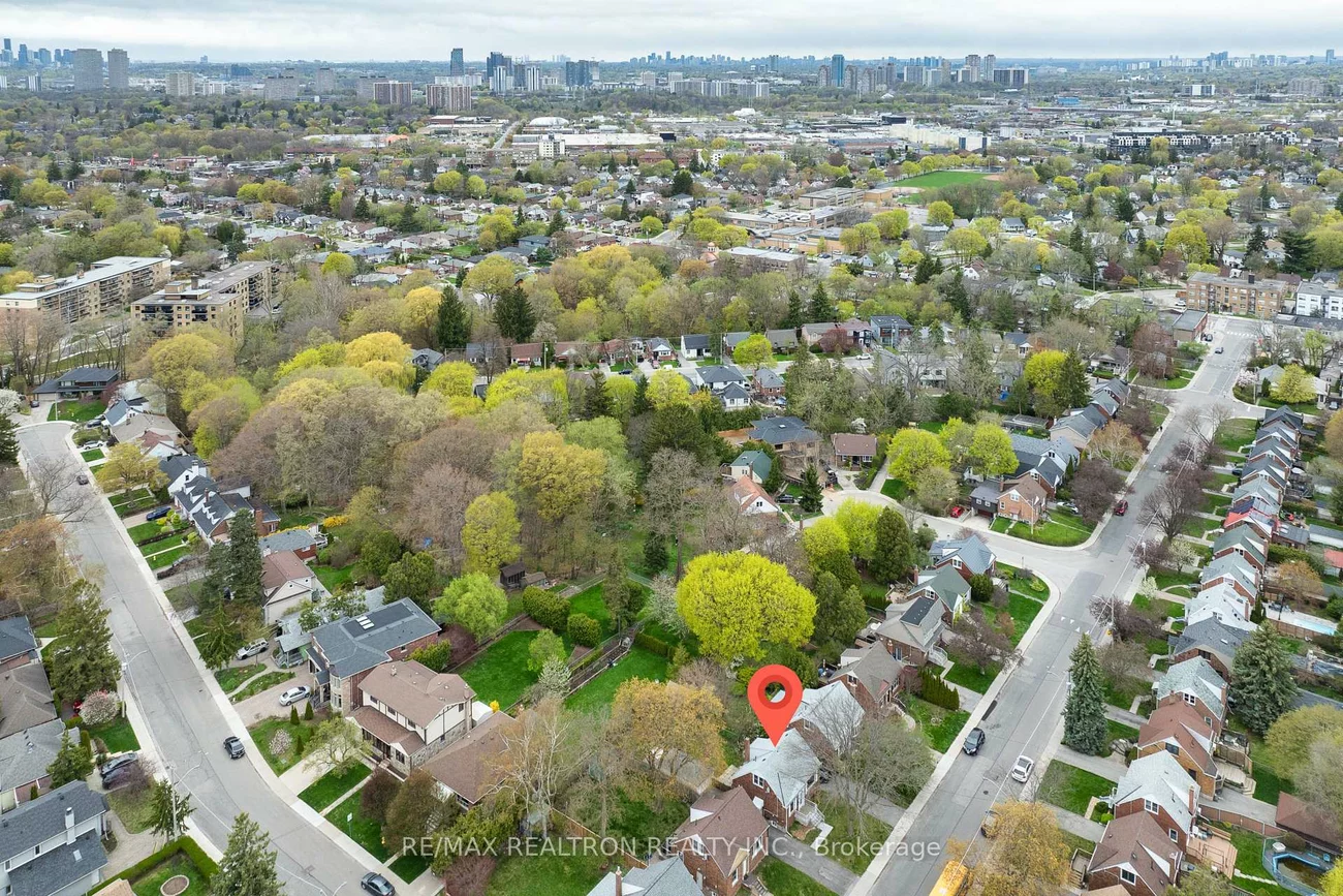 16, Plaxton, O'Connor-Parkview, Toronto