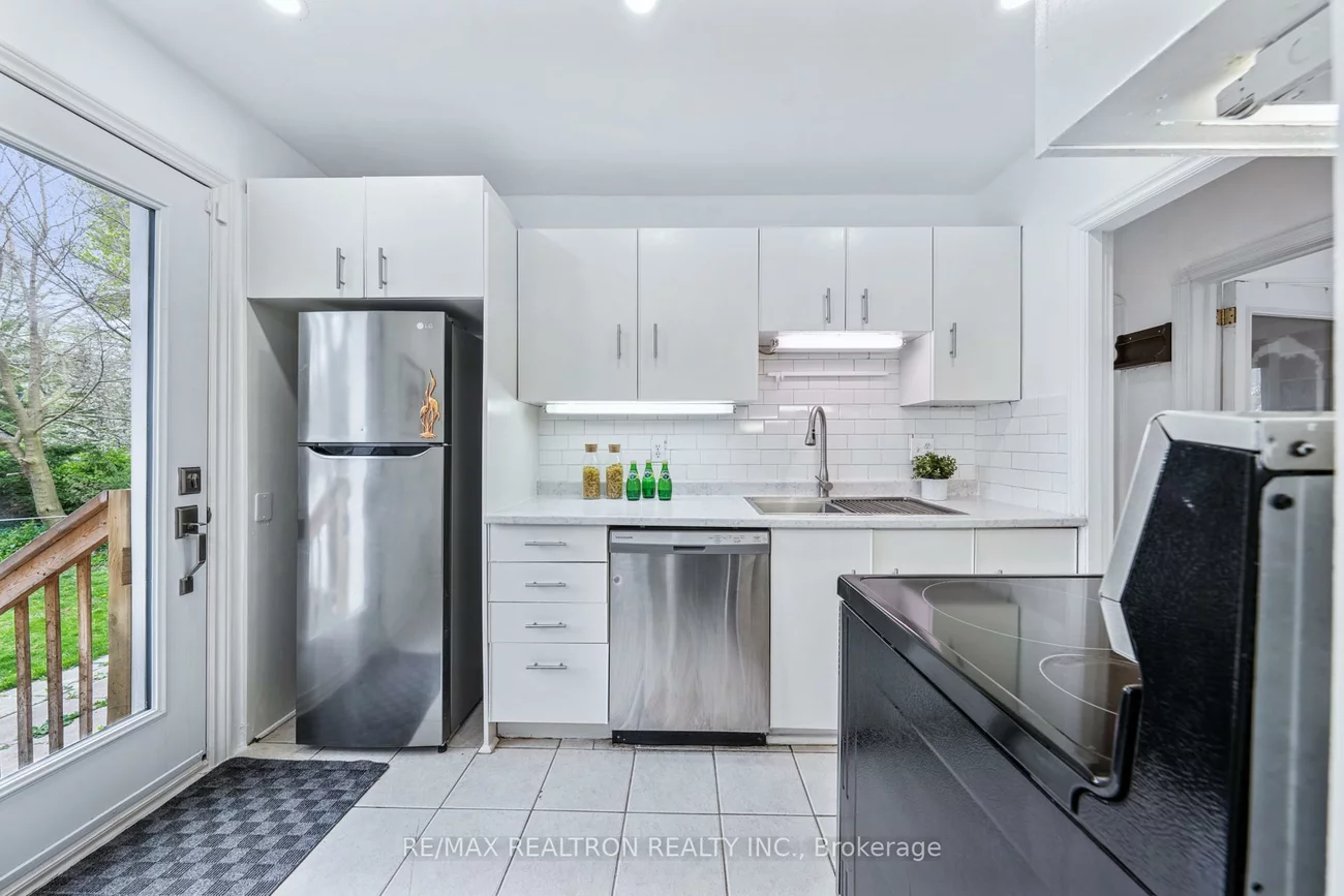 16, Plaxton, O'Connor-Parkview, Toronto