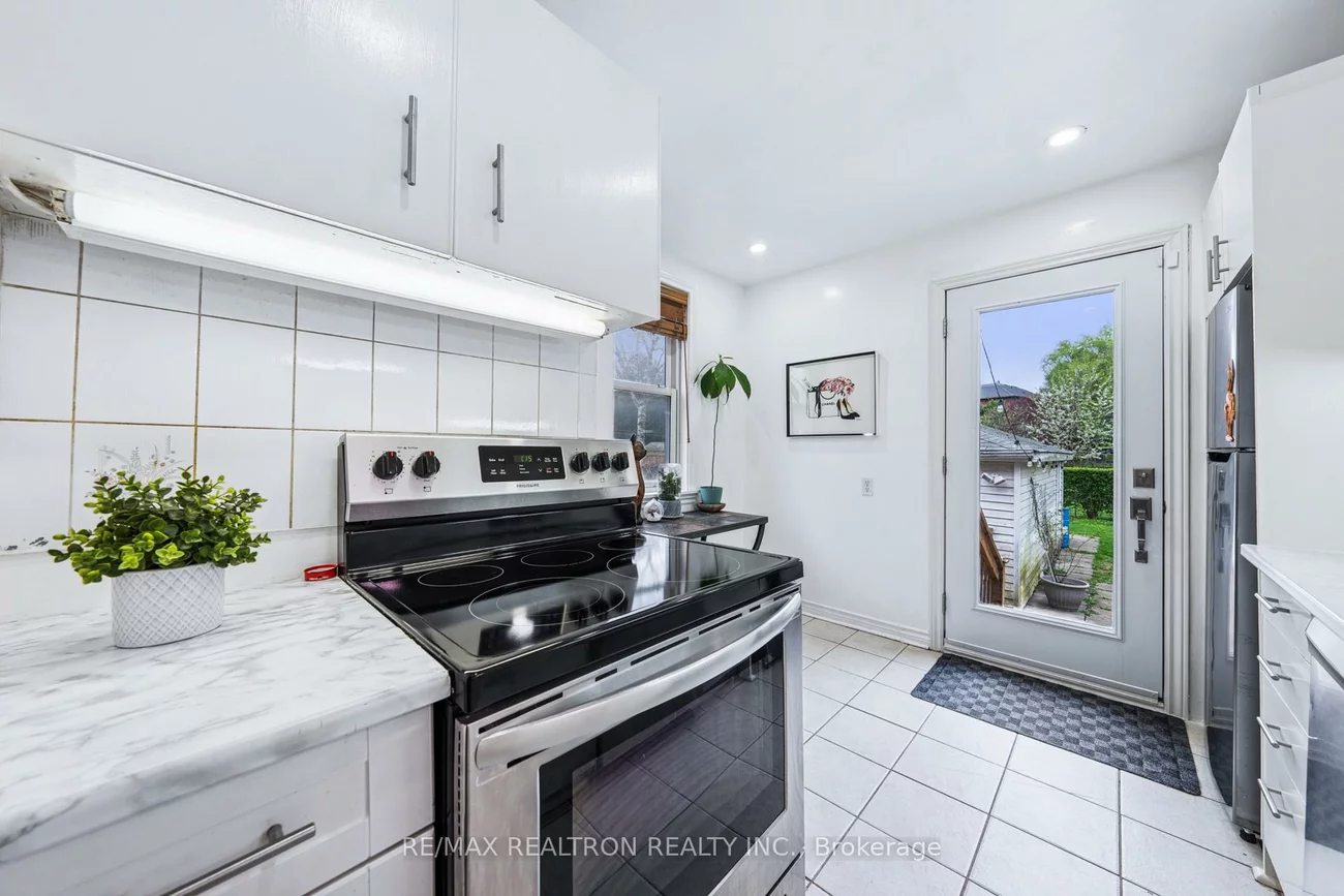 16, Plaxton, O'Connor-Parkview, Toronto