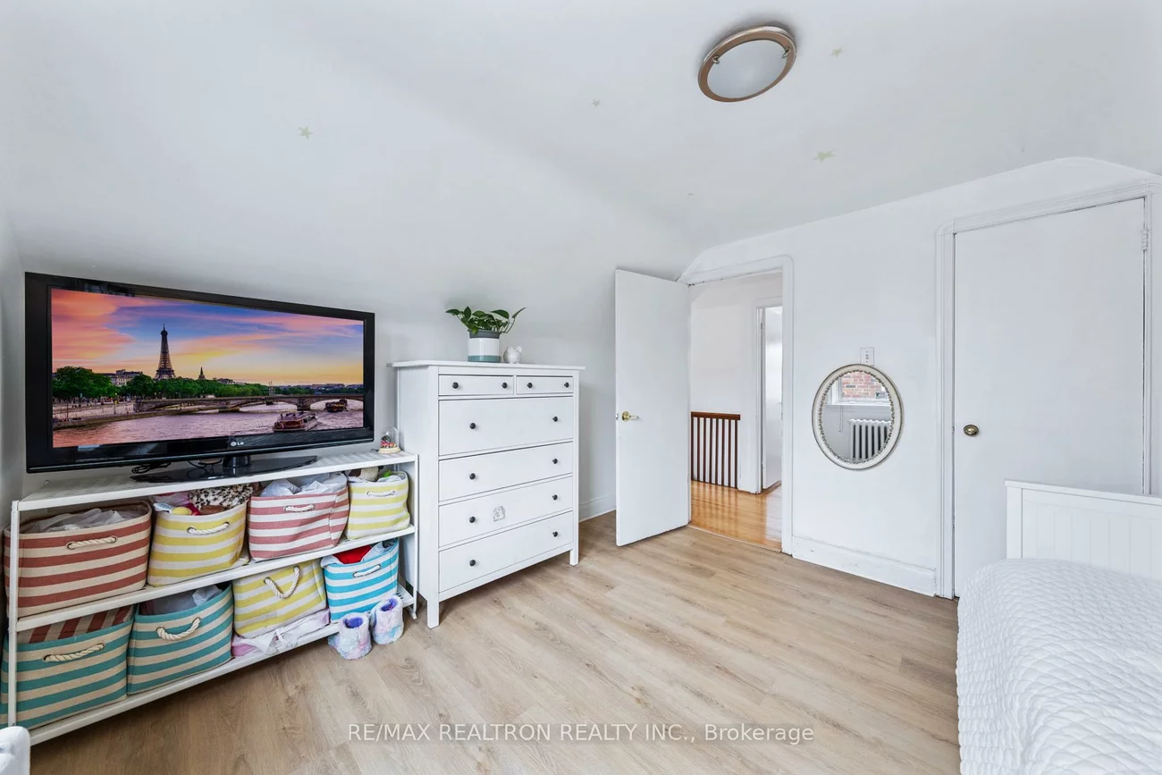 16, Plaxton, O'Connor-Parkview, Toronto