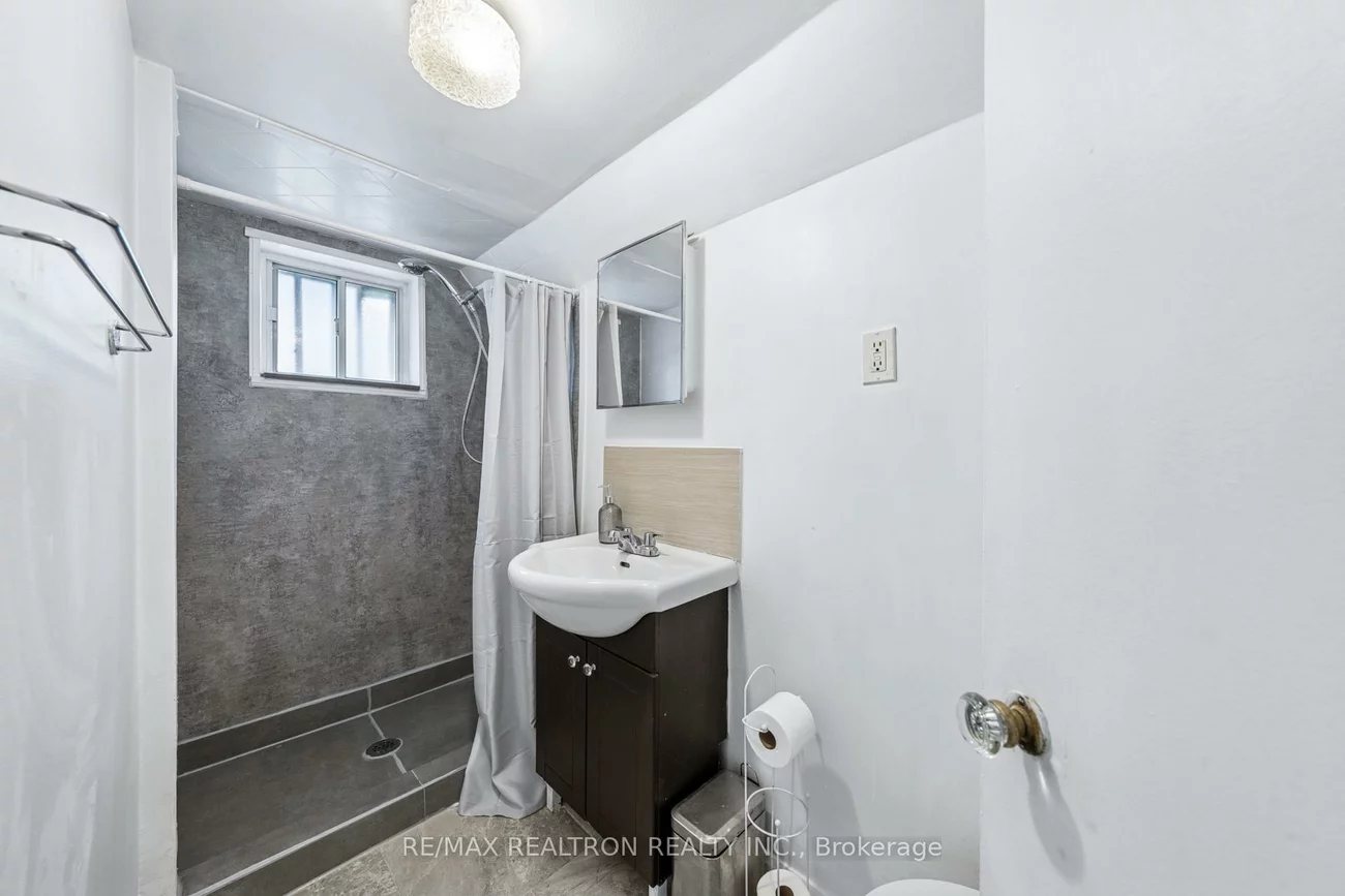 16, Plaxton, O'Connor-Parkview, Toronto