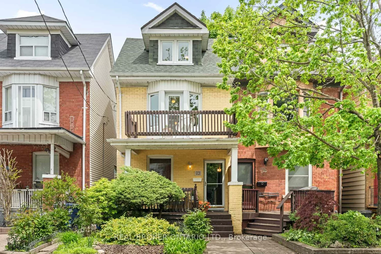 23, Muriel, Danforth, Toronto