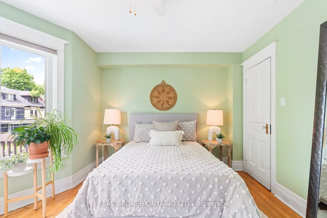 23, Muriel, Danforth, Toronto