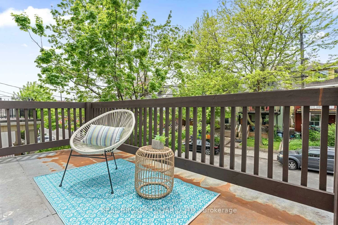 23, Muriel, Danforth, Toronto