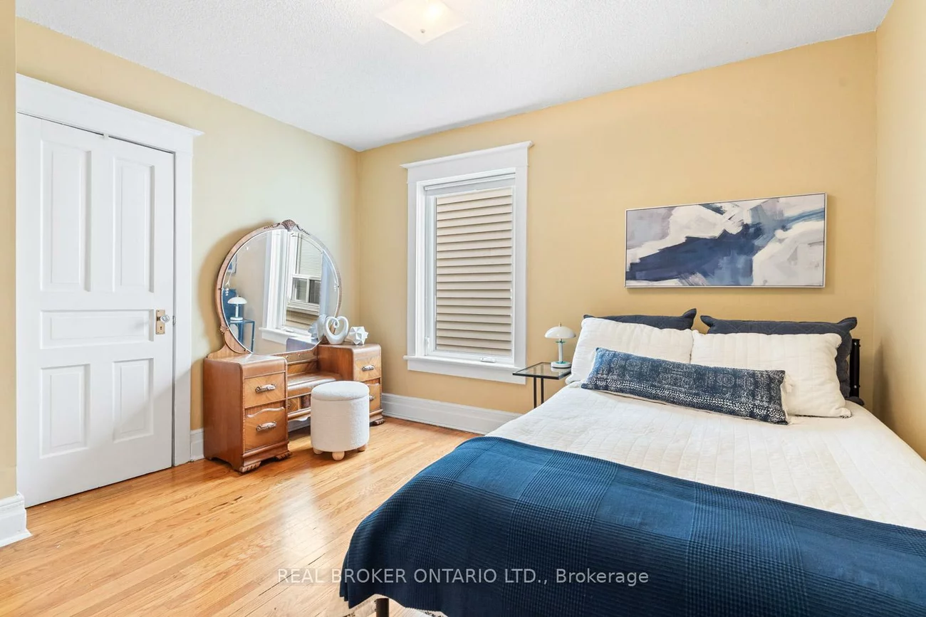 23, Muriel, Danforth, Toronto