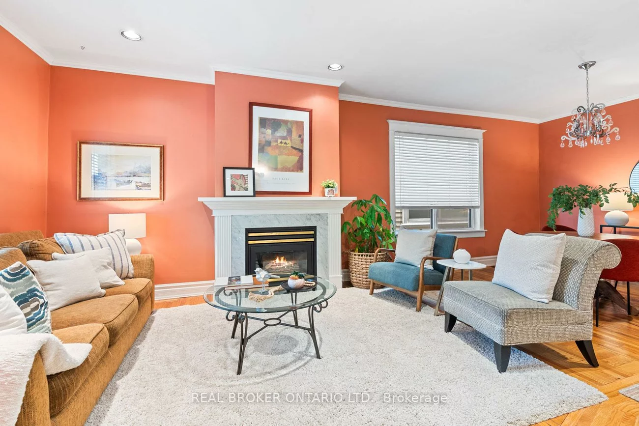 23, Muriel, Danforth, Toronto