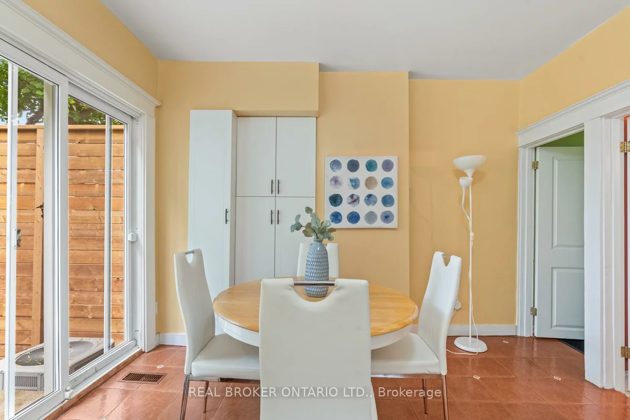 23, Muriel, Danforth, Toronto