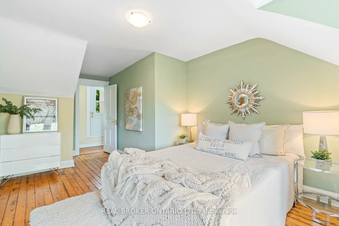23, Muriel, Danforth, Toronto