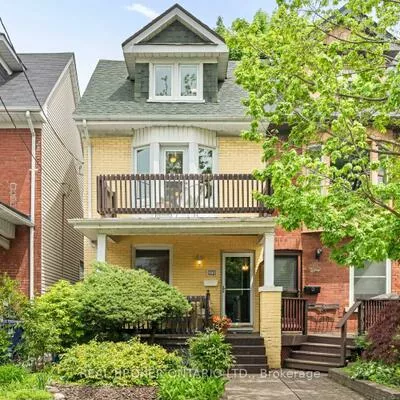 23, Muriel, Danforth, Toronto