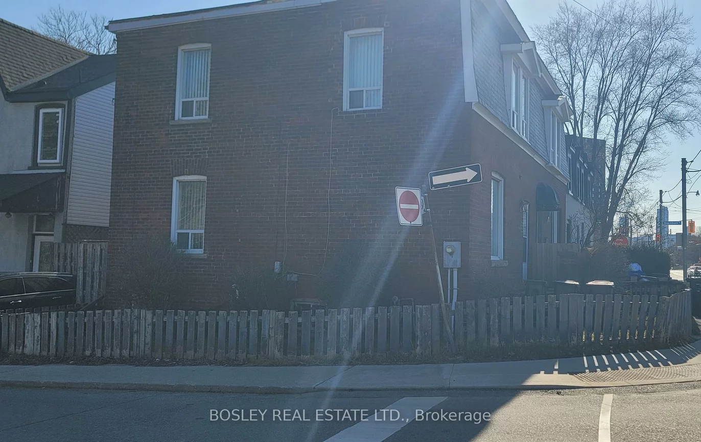 242, Munro, South Riverdale, Toronto