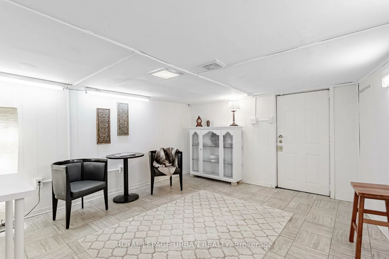 144, Aldwych, Danforth Village-East York, Toronto