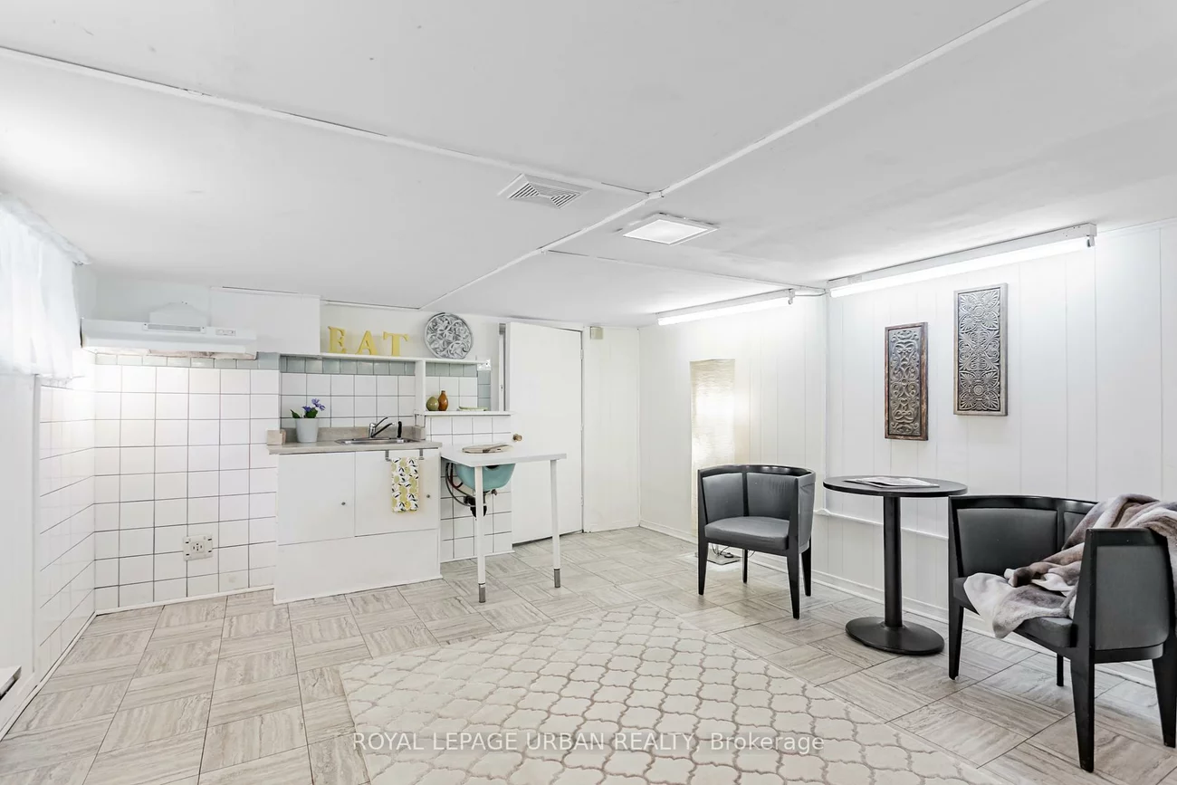 144, Aldwych, Danforth Village-East York, Toronto