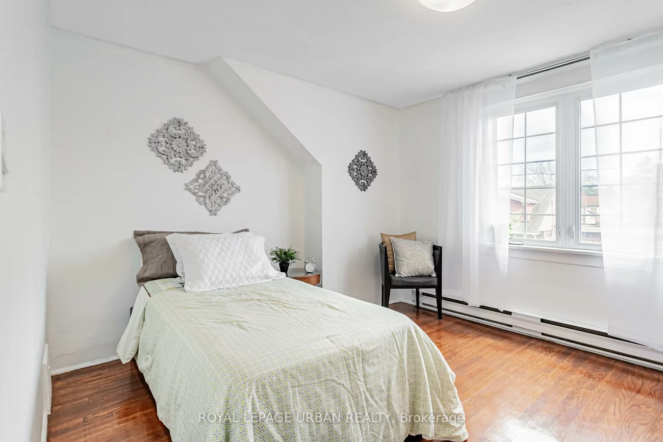 144, Aldwych, Danforth Village-East York, Toronto